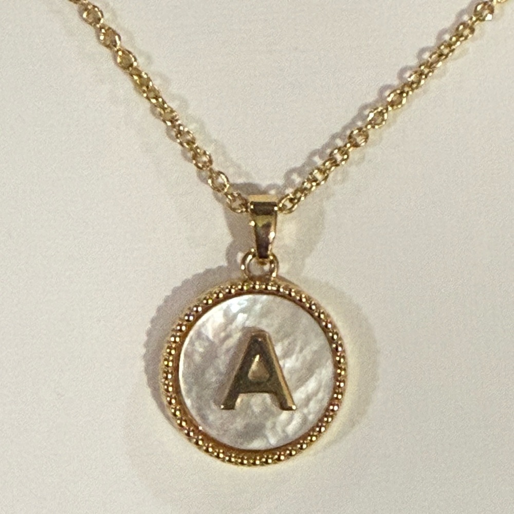 Kendra Scott Gold and Cream Initial Necklace, New with tags - Picture 3 of 4